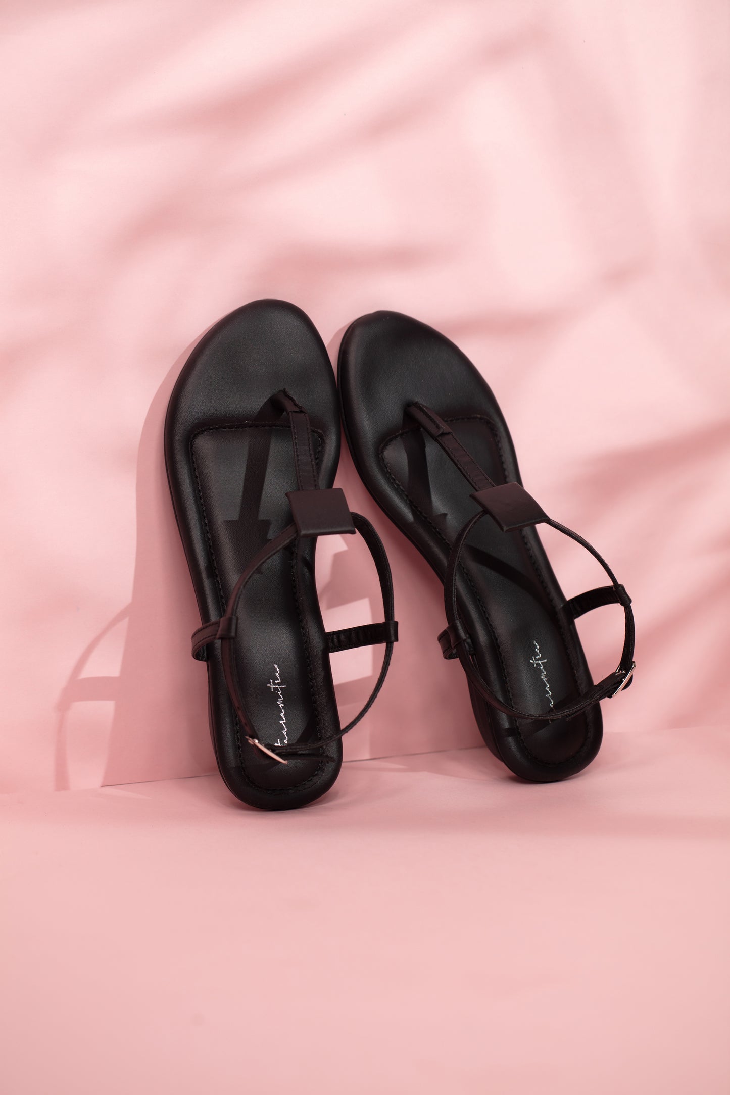 Lincy sandals in black