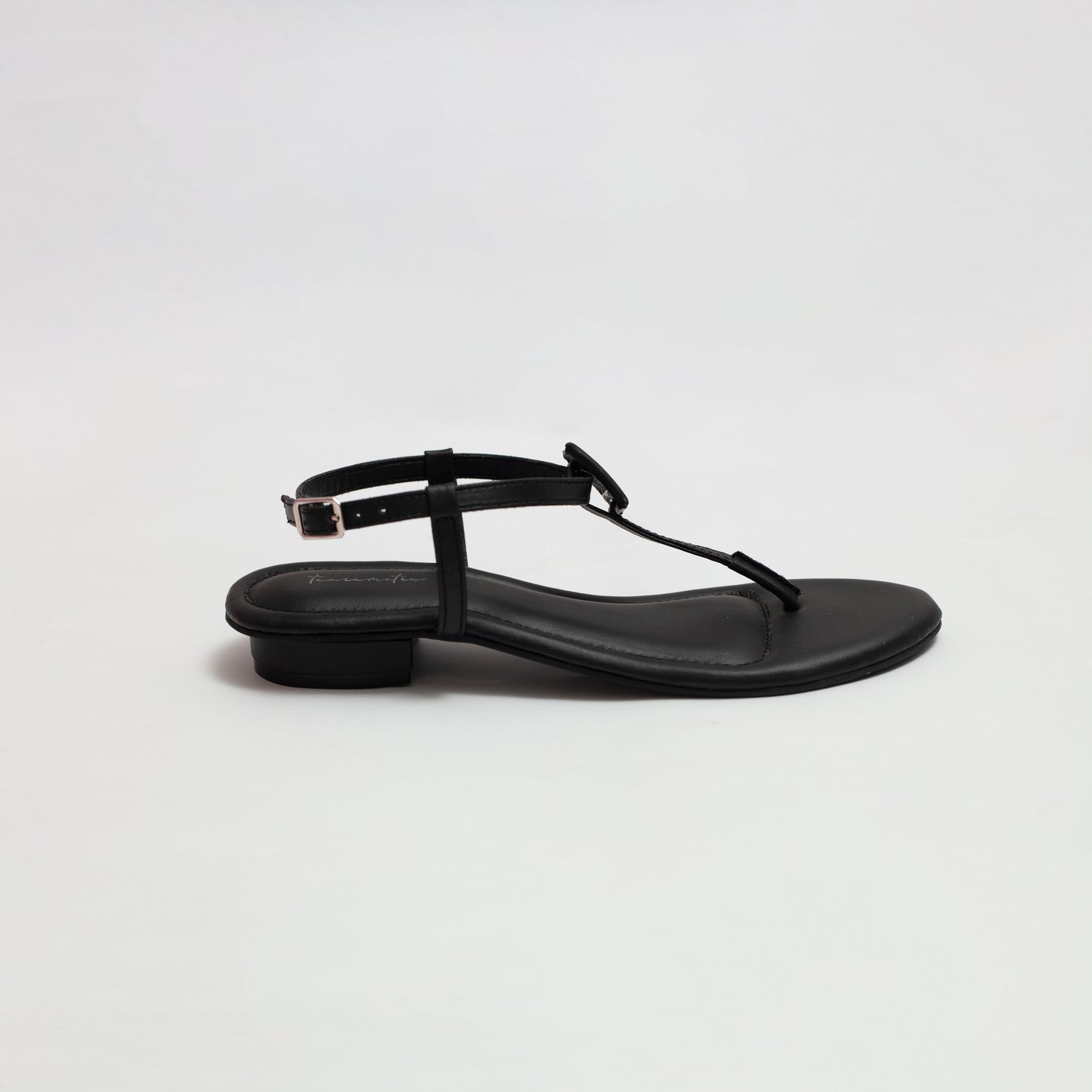 Lincy sandals in black
