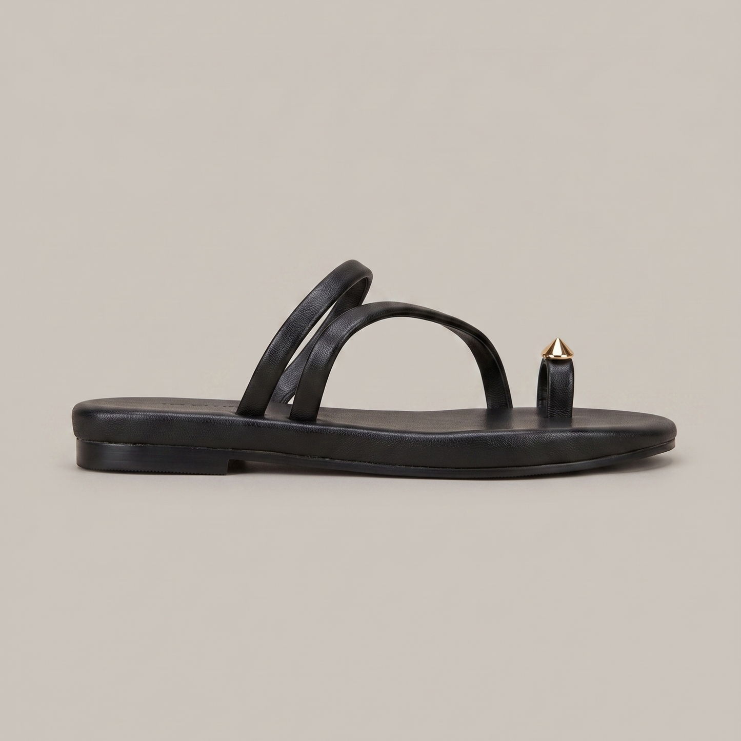 Dharsha toe ring flats in black