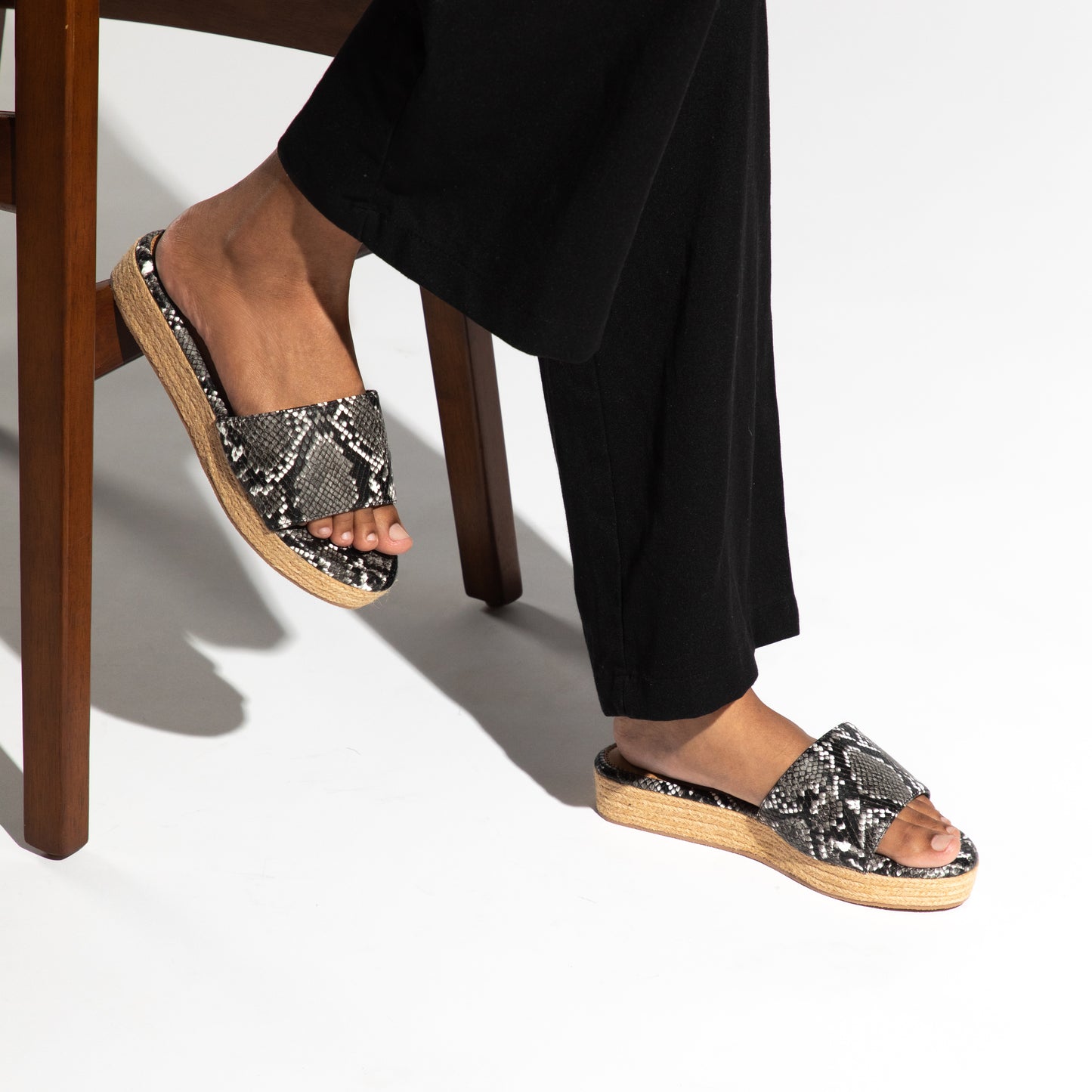 Valerie Jute flatform wedges in Black&white