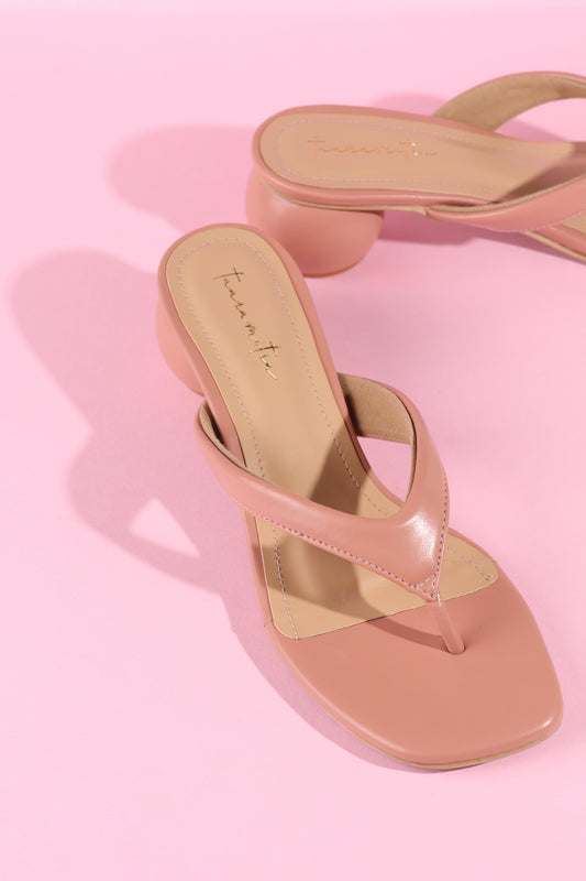Ameera V strap round heels in Peach