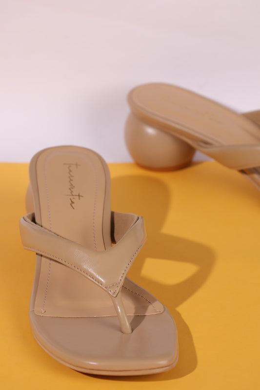 Ameera V strap round heels in Beige