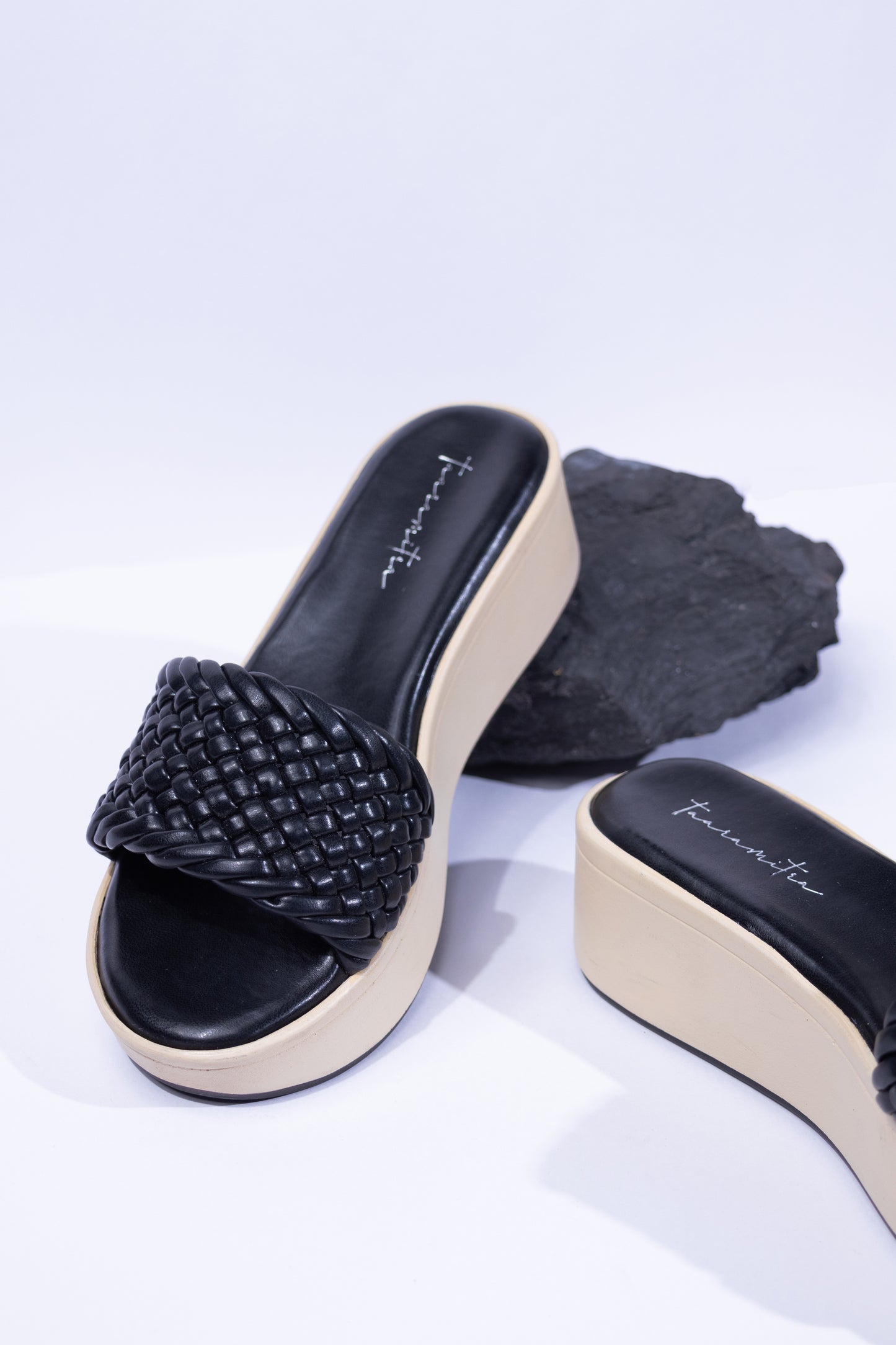 Rachel braided wedges in Black