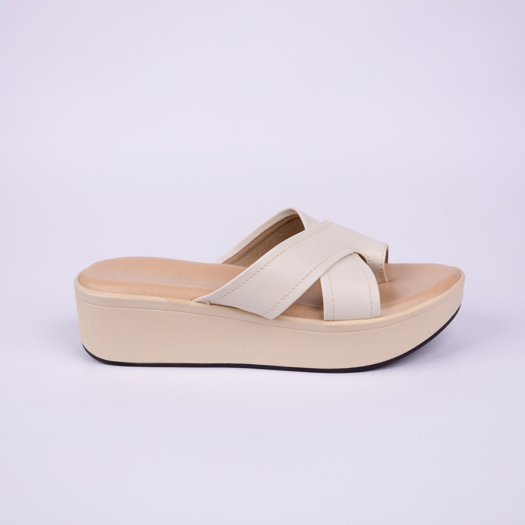 Sarah toe ring wedges in beige