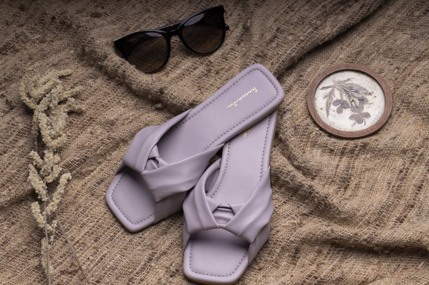 Knotted slider flats in Lilac