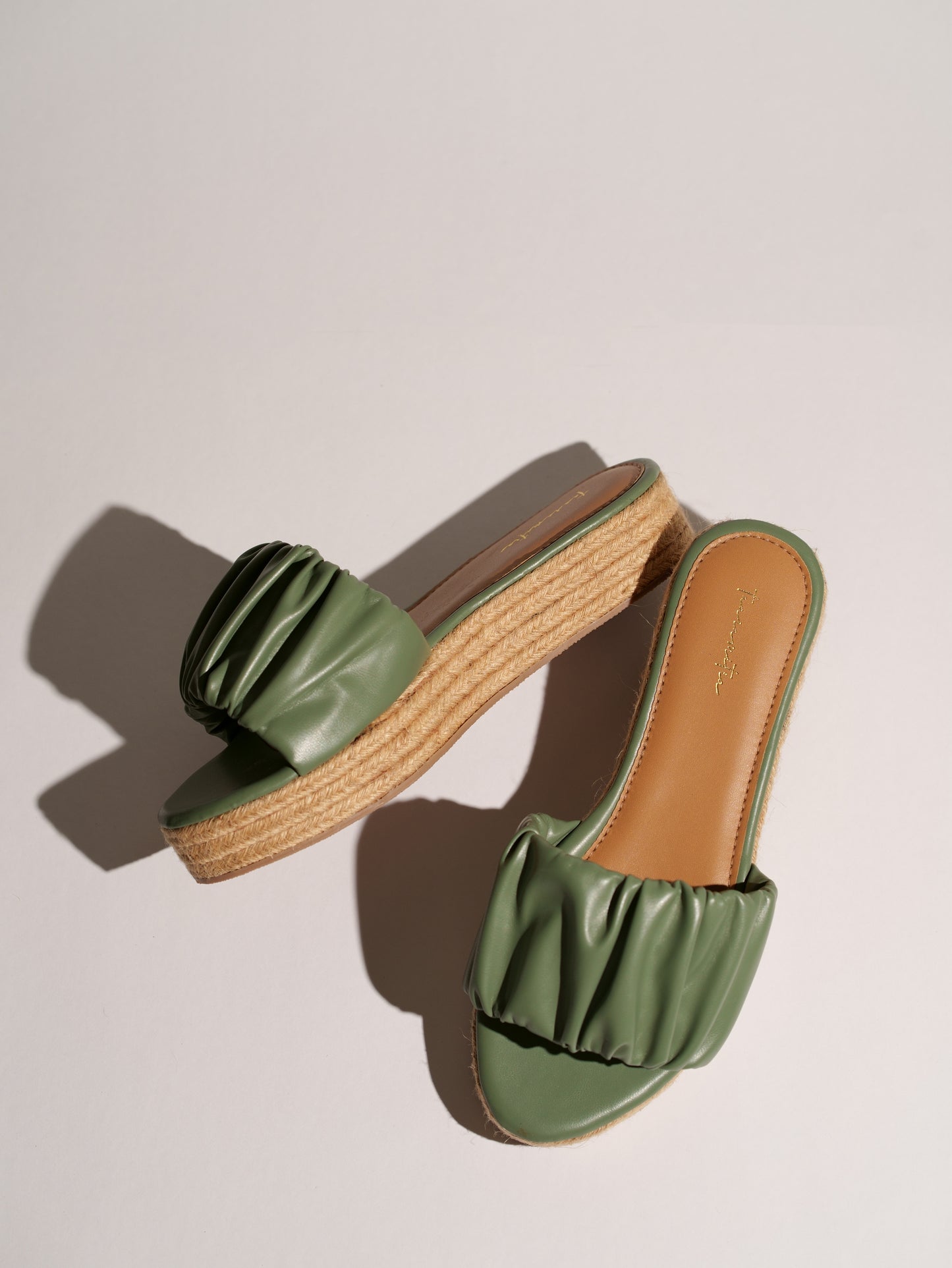 Jute flatform wedges in Olive