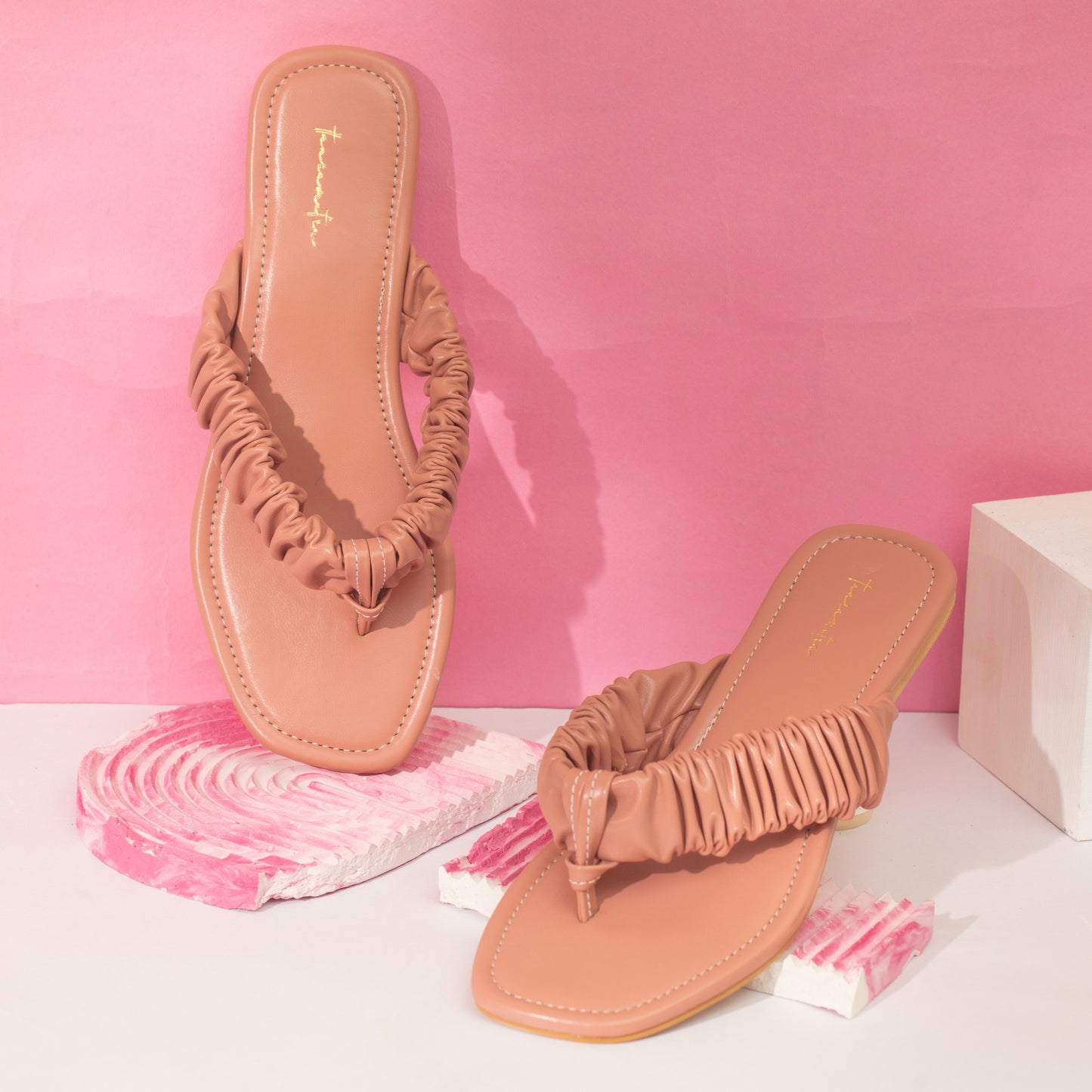 Jenny thong flats in Peach
