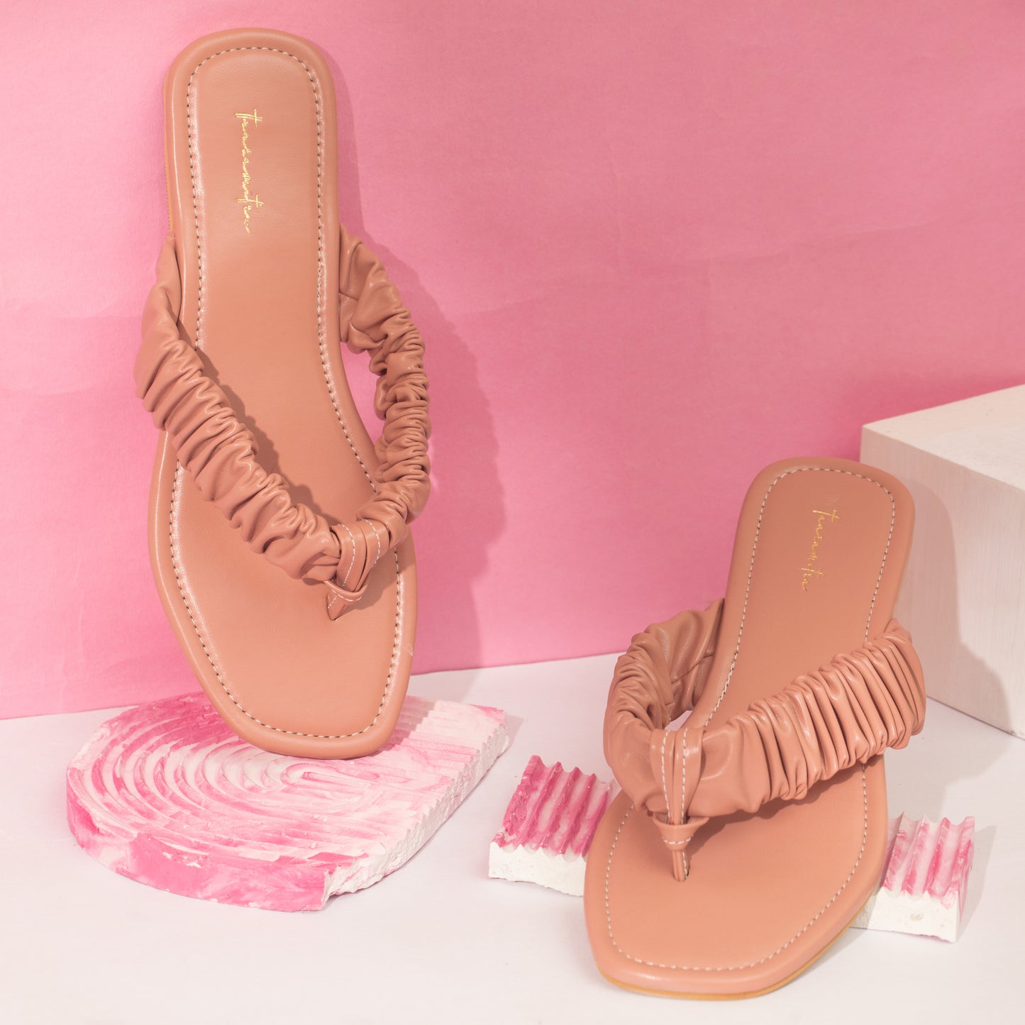 Jenny thong flats in Peach