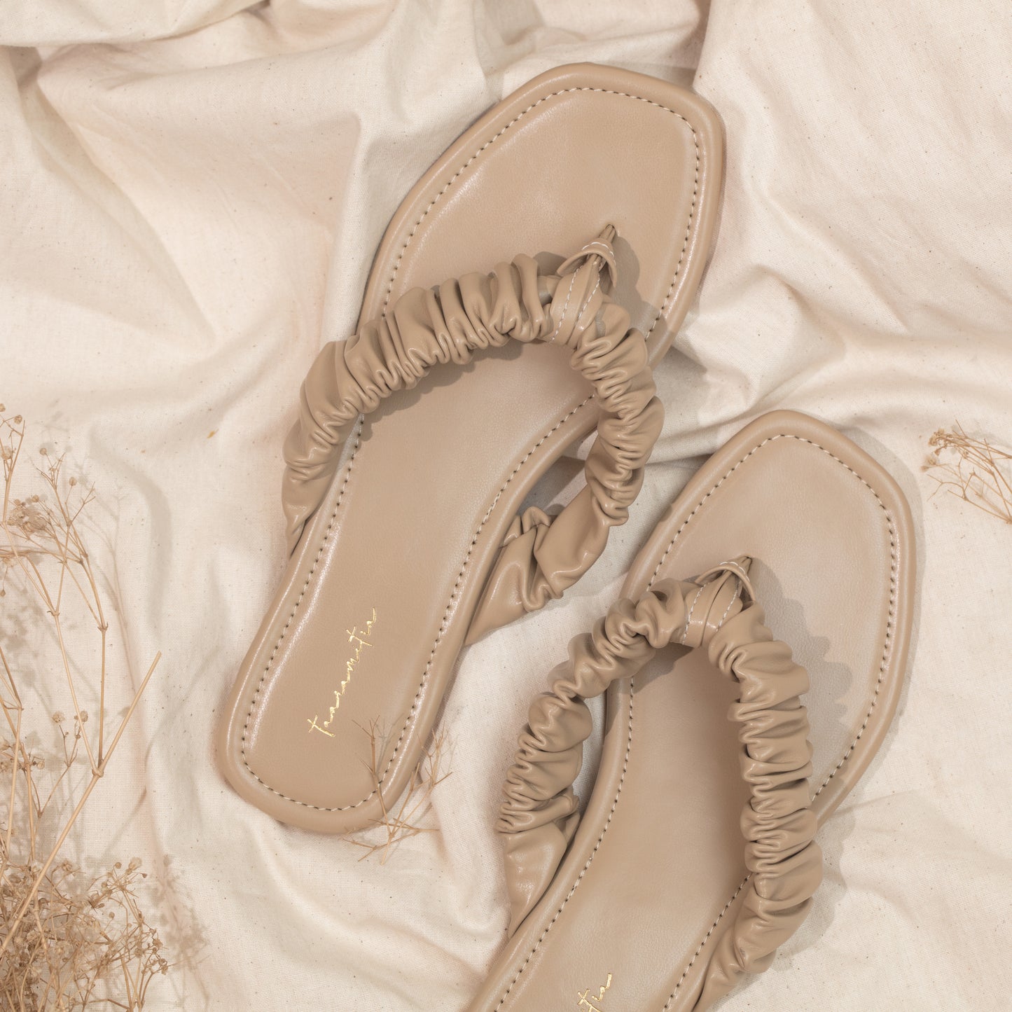 Jenny thong flats in Nude