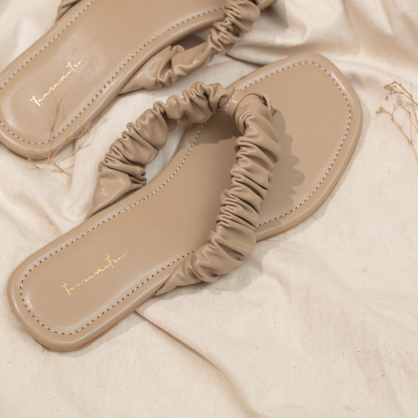 Jenny thong flats in Nude
