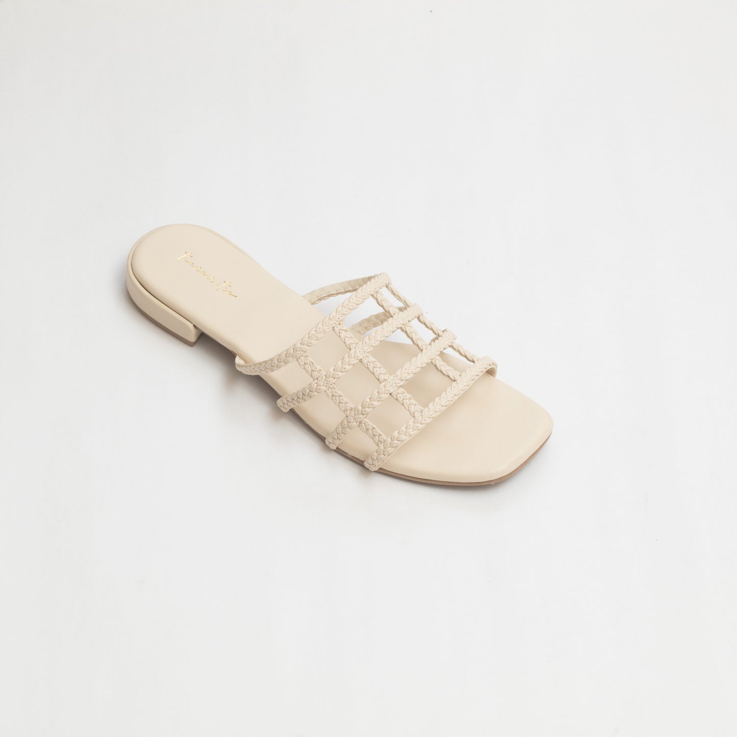 Paio tiny block heels in nude