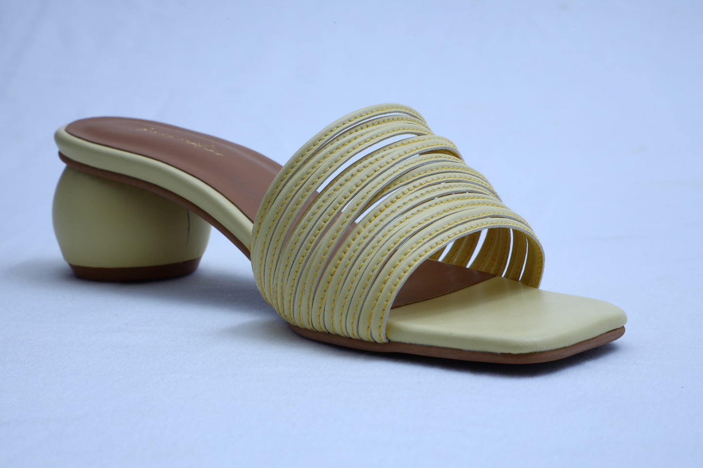 Multistrap round heels in Yellow