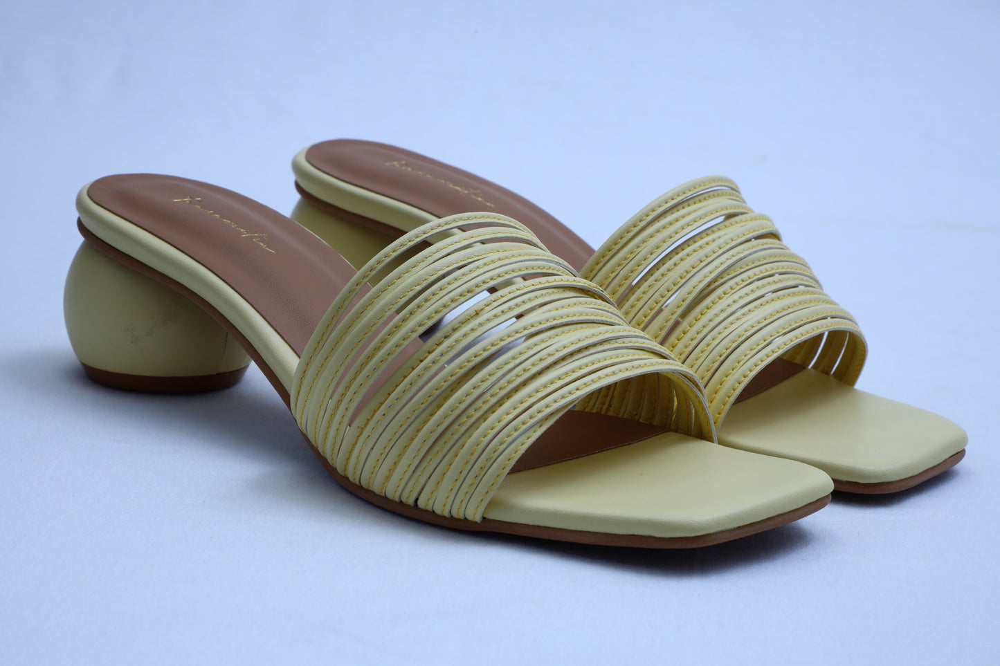 Multistrap round heels in Yellow