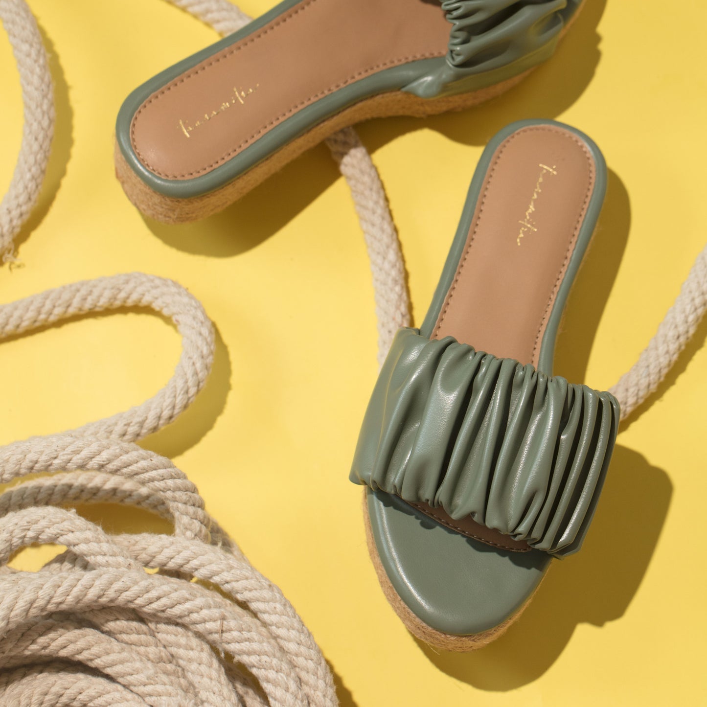 Jute flatform wedges in Olive