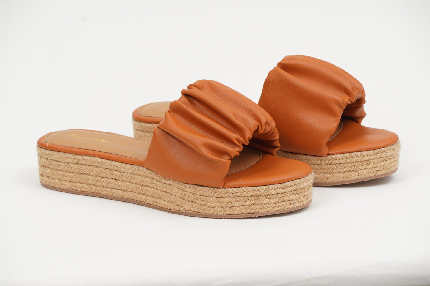 Jute flatform wedges in Tan