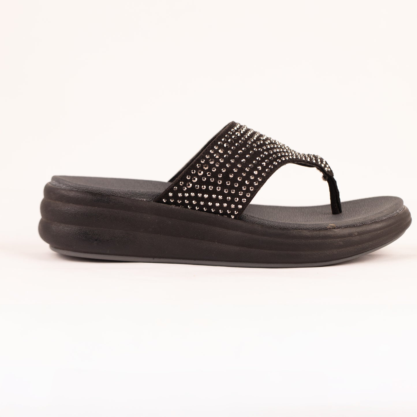 Tanvi V-strap comfort flats in black