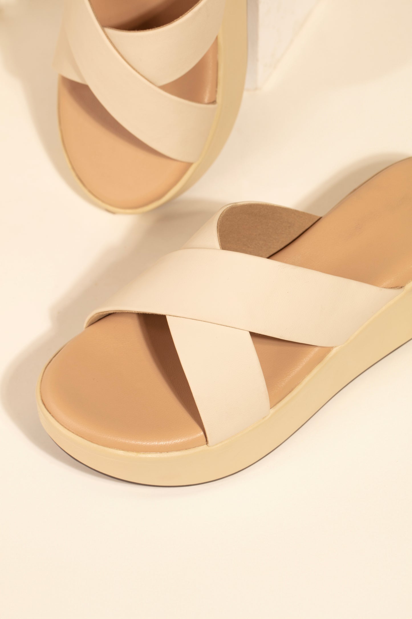 Maya x-strap wedges in Beige