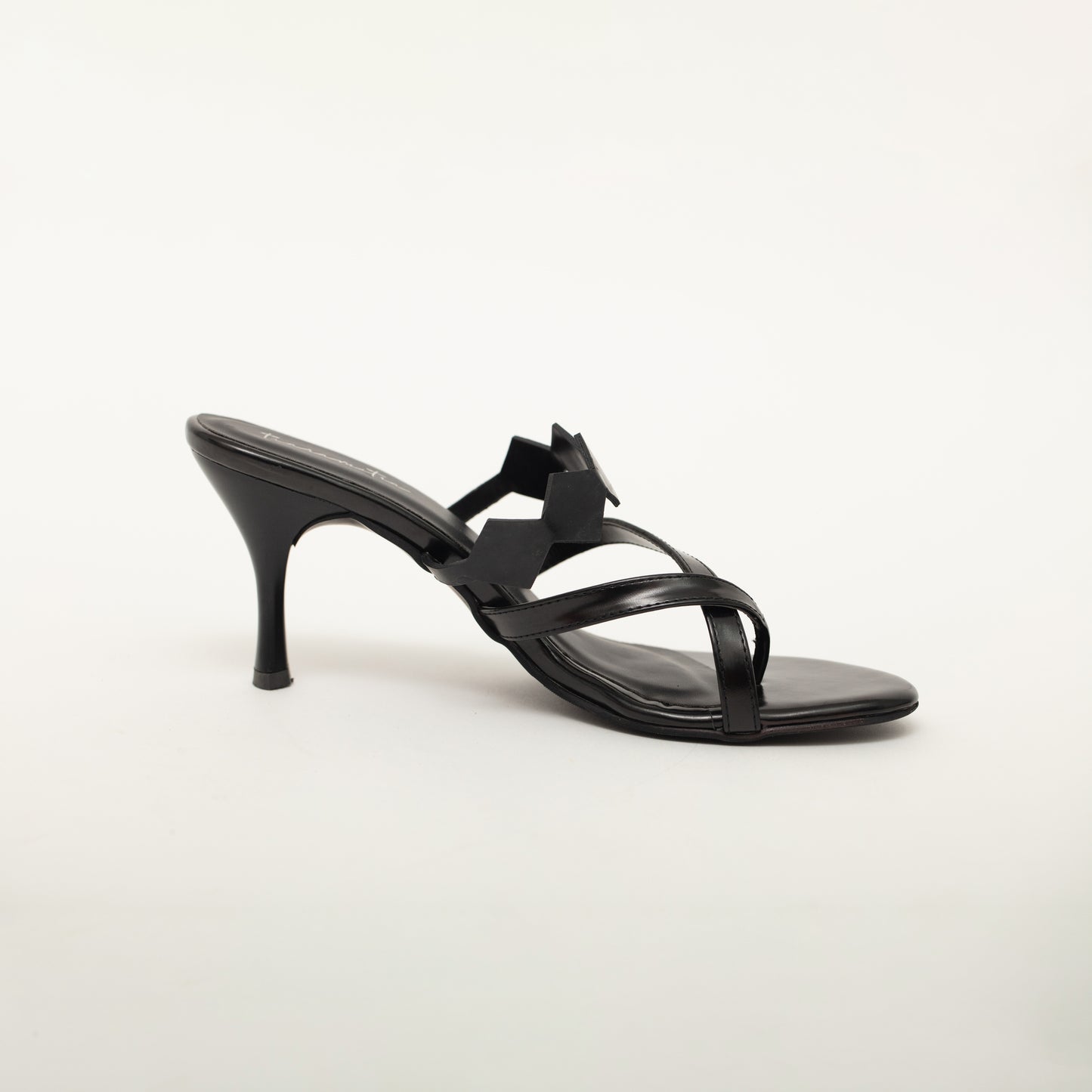 Elegante noir heels in black