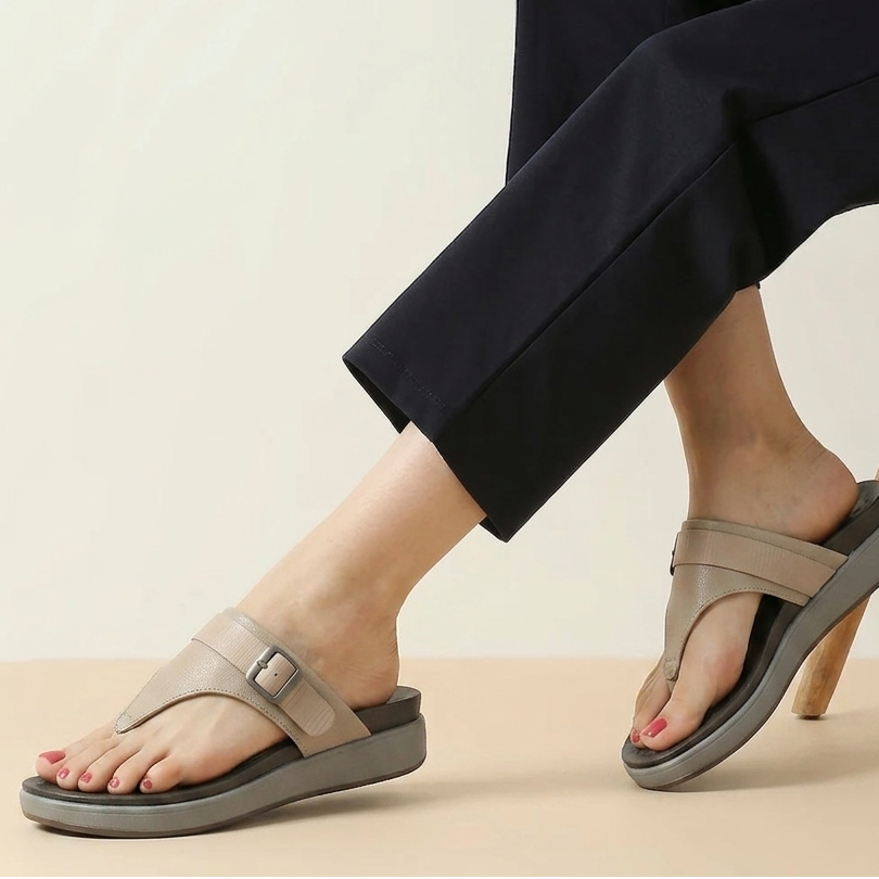Ananya comfort V-strap flats in grey