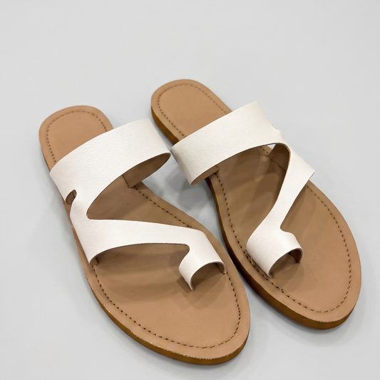 Hamsa toe ring flats in white