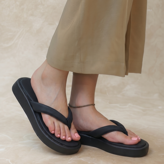 Avni V-strap flats in black