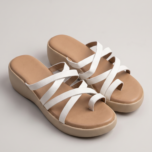 Yaamini toe ring criss cross wedges in white