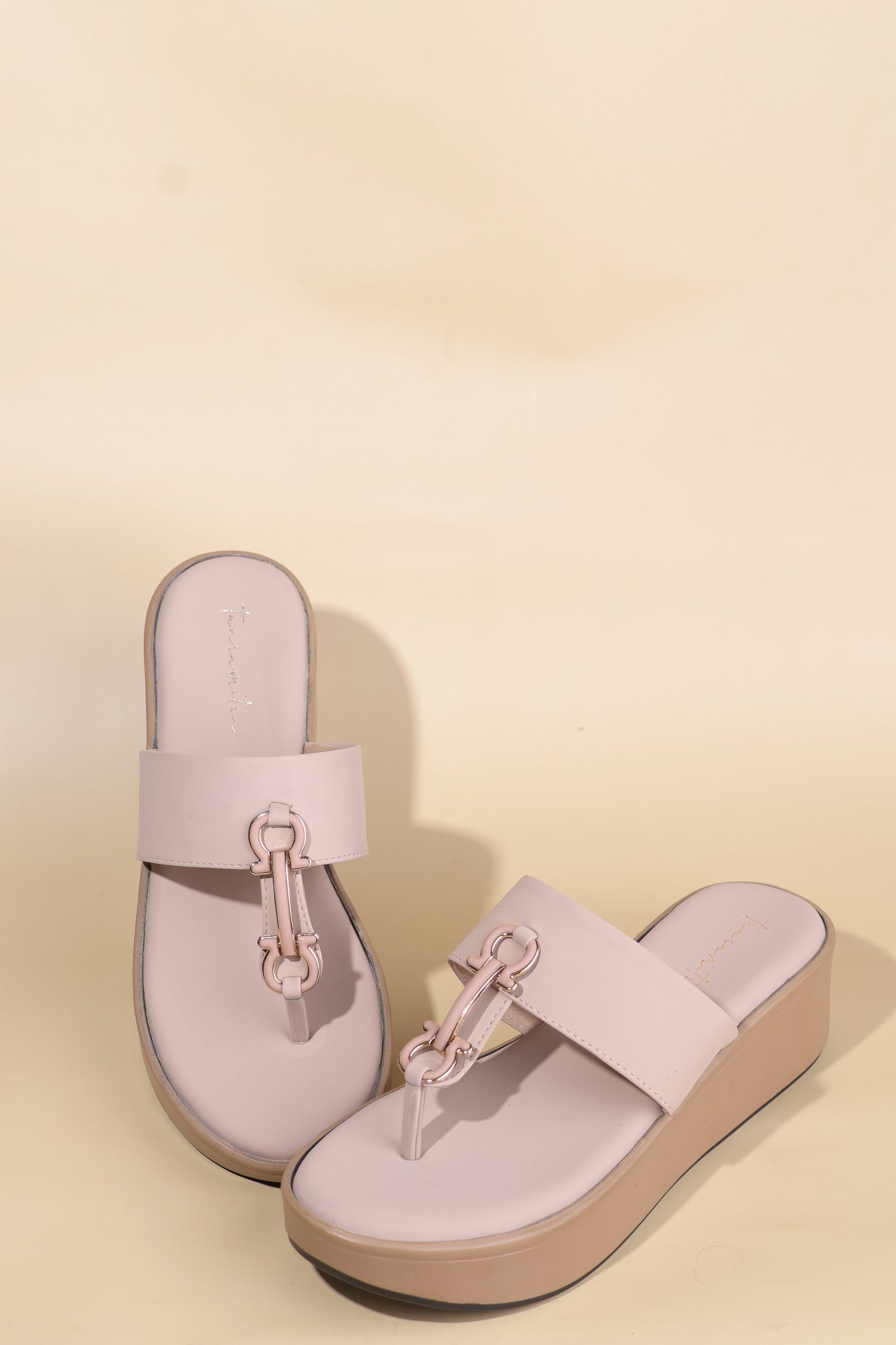 Vera V strap wedges in Beige