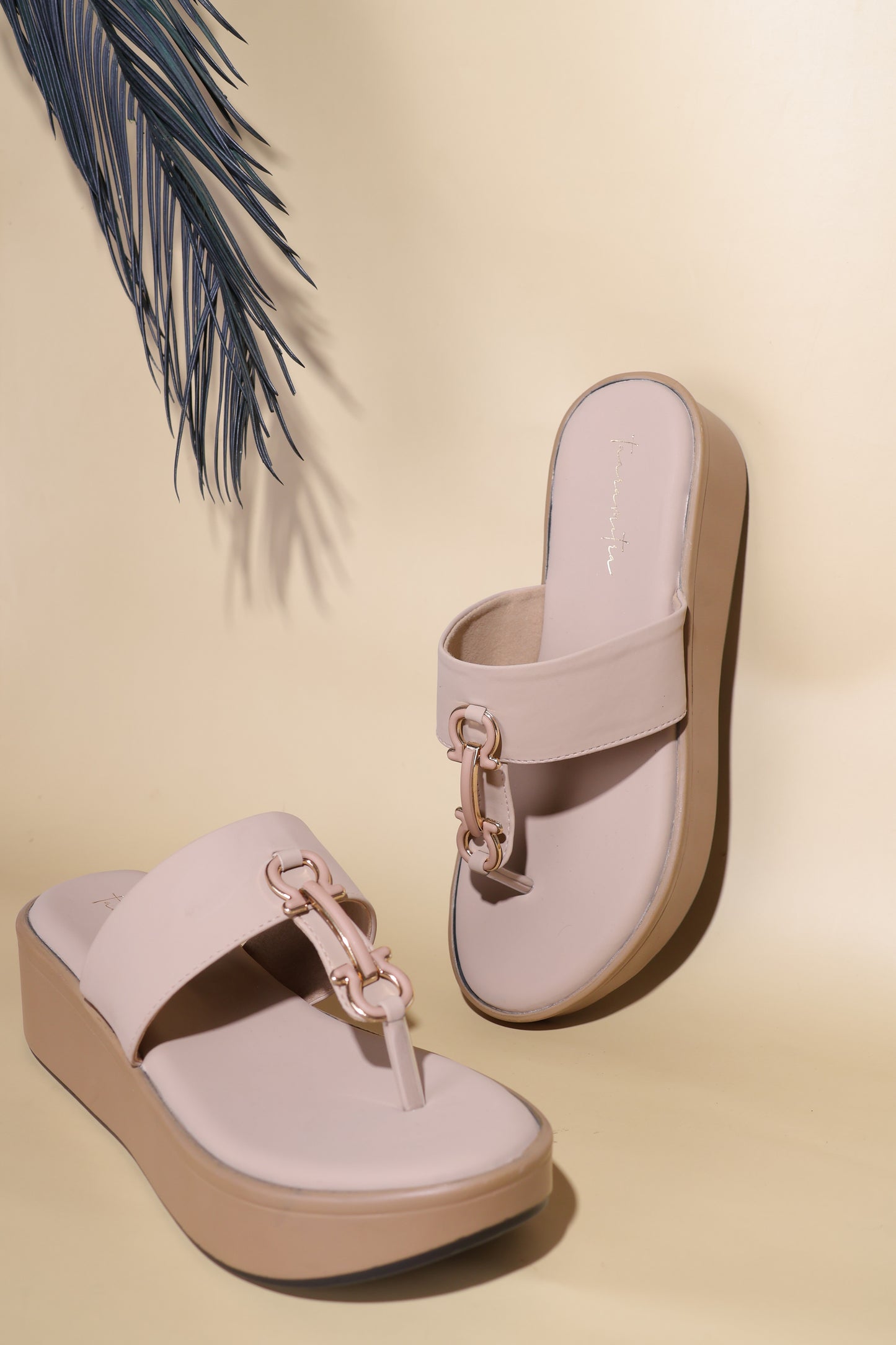 Vera V strap wedges in Beige