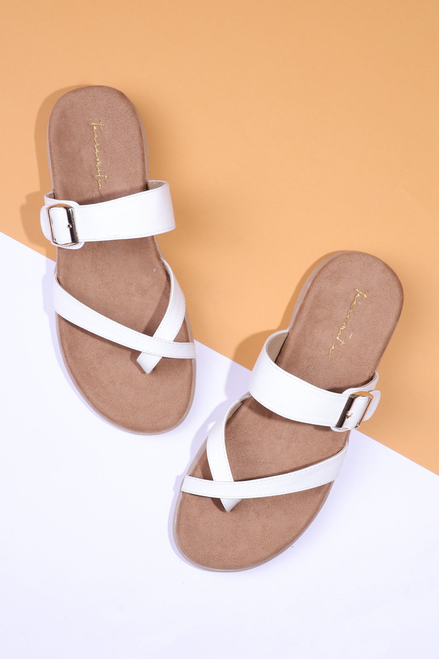 Leela toe ring flats in White