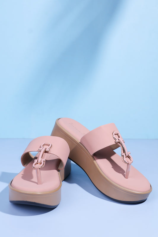 Vera V strap wedges in Peach