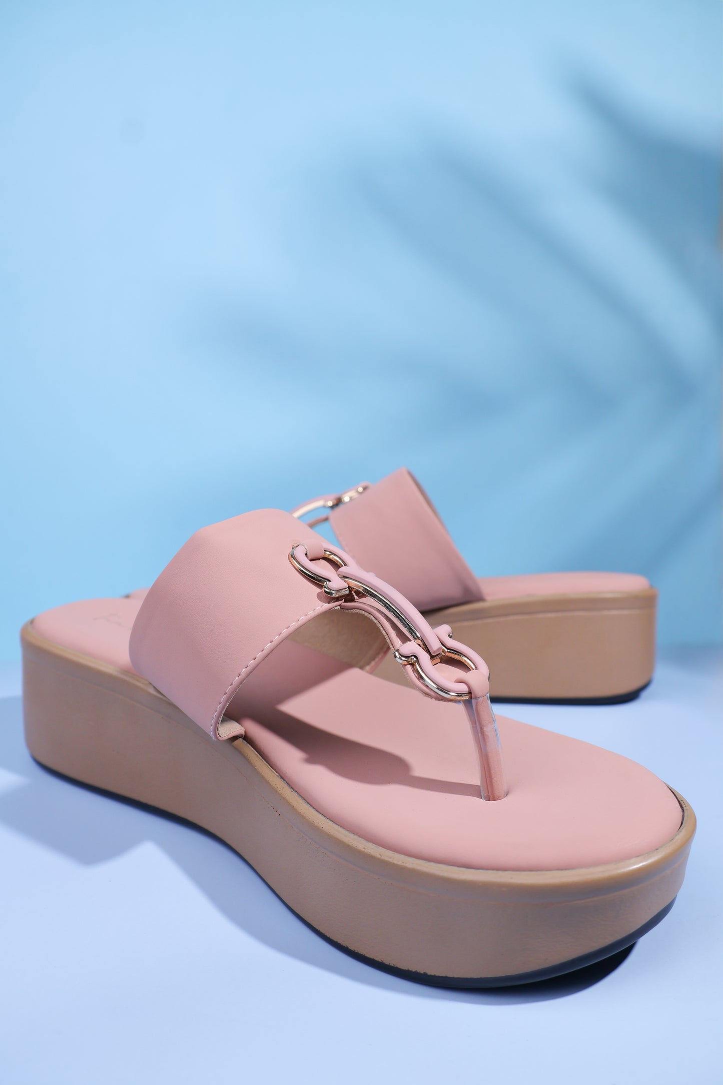 Vera V strap wedges in Peach