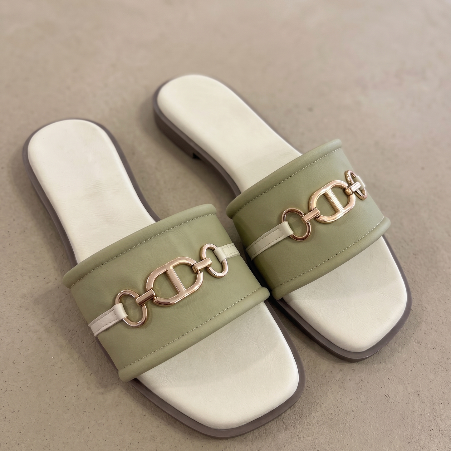 Ira chain sliders in pastel green