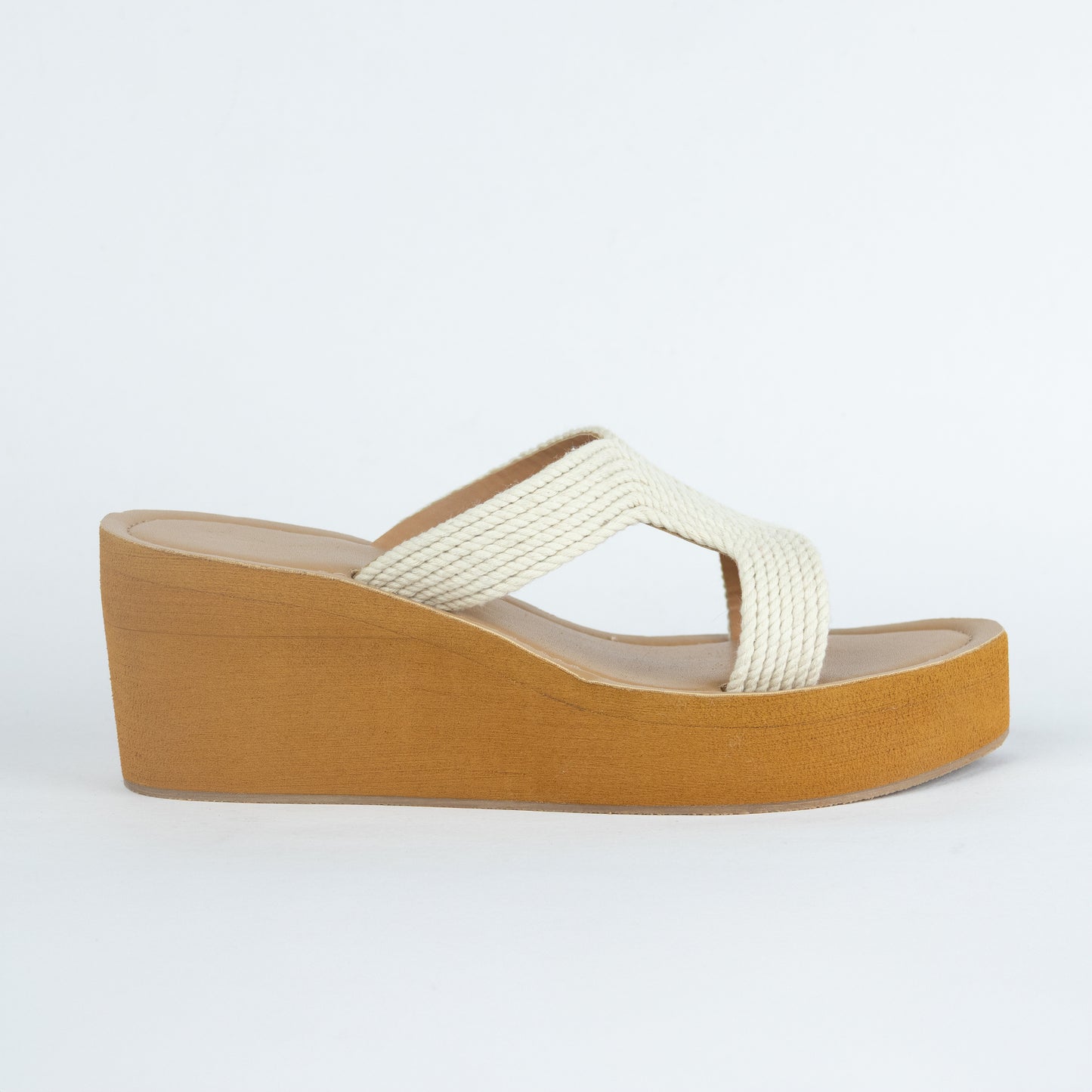 Capri wedges in white