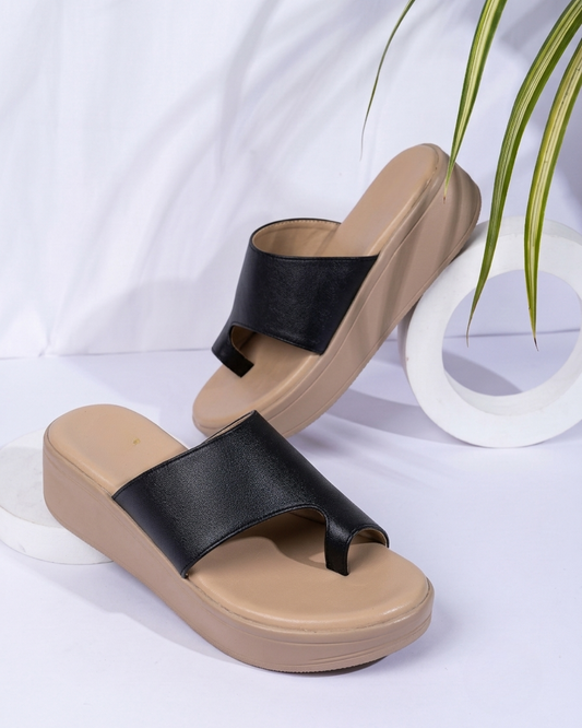 Dhrisya toe ring comfort wedges in black