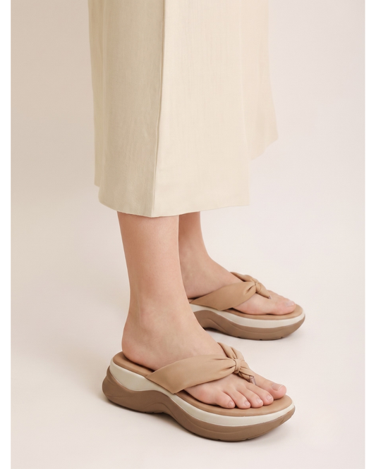 Sasha V-strap wedges in beige