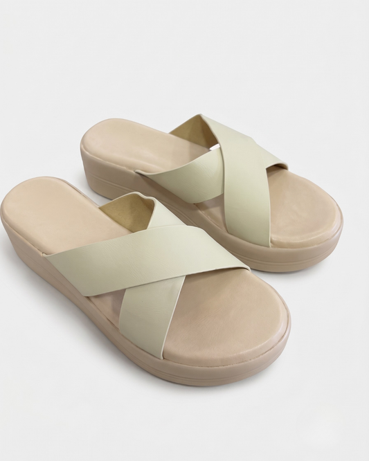 Ayni X-strap wedges in pista green