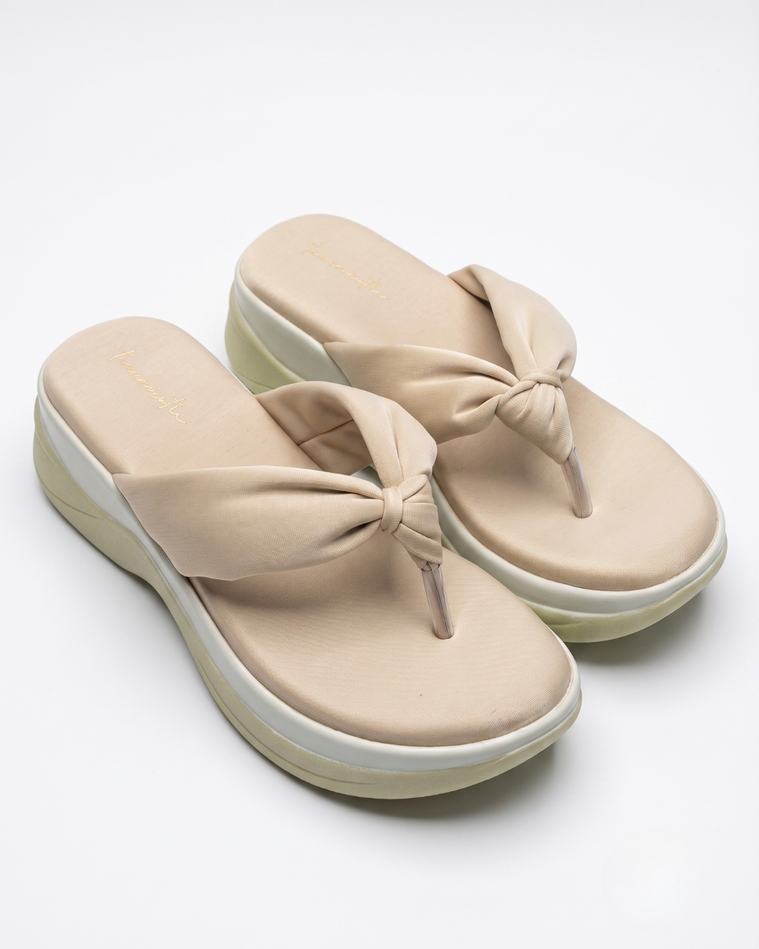 Sasha V-strap wedges in pista