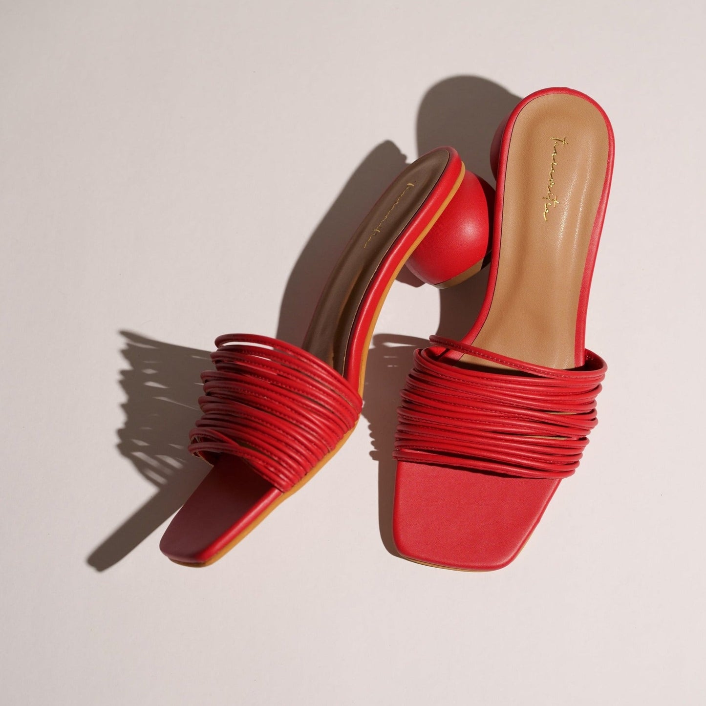 Multistrap round heels in Red
