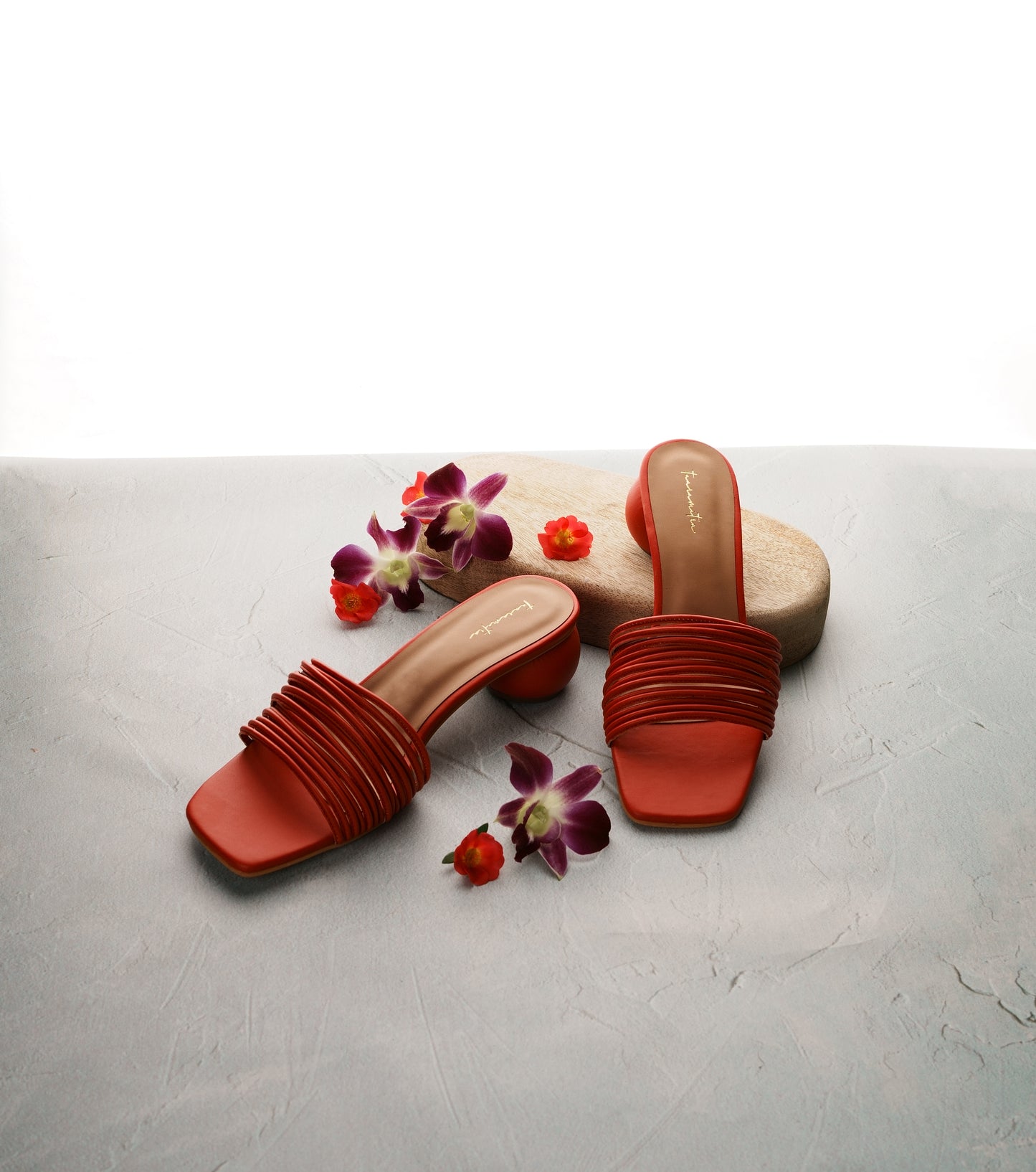 Multistrap round heels in Red