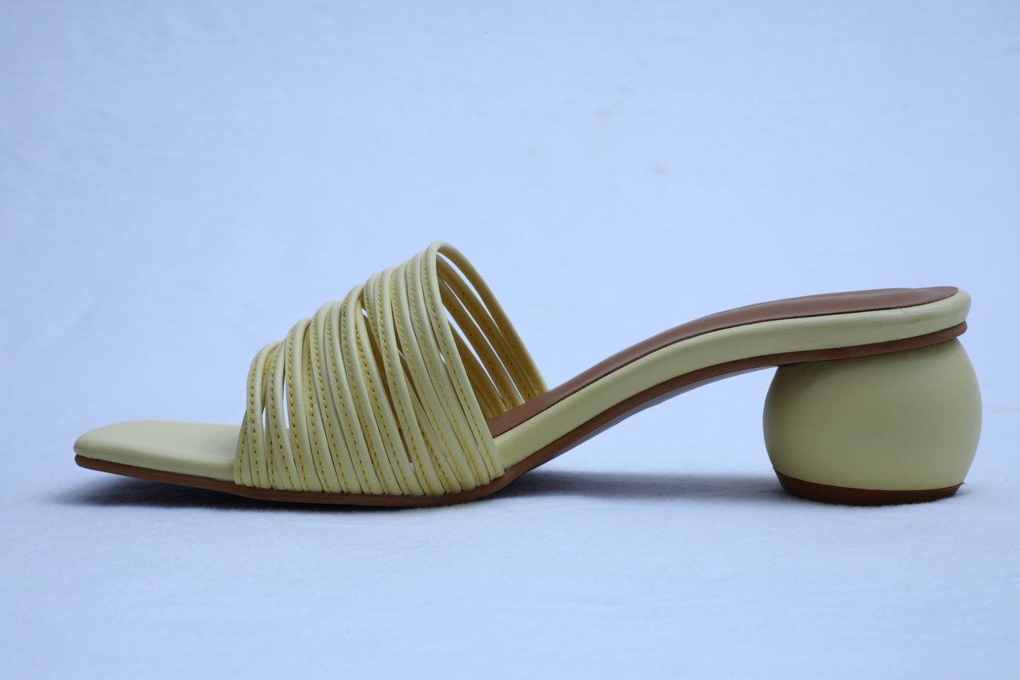 Multistrap round heels in Yellow